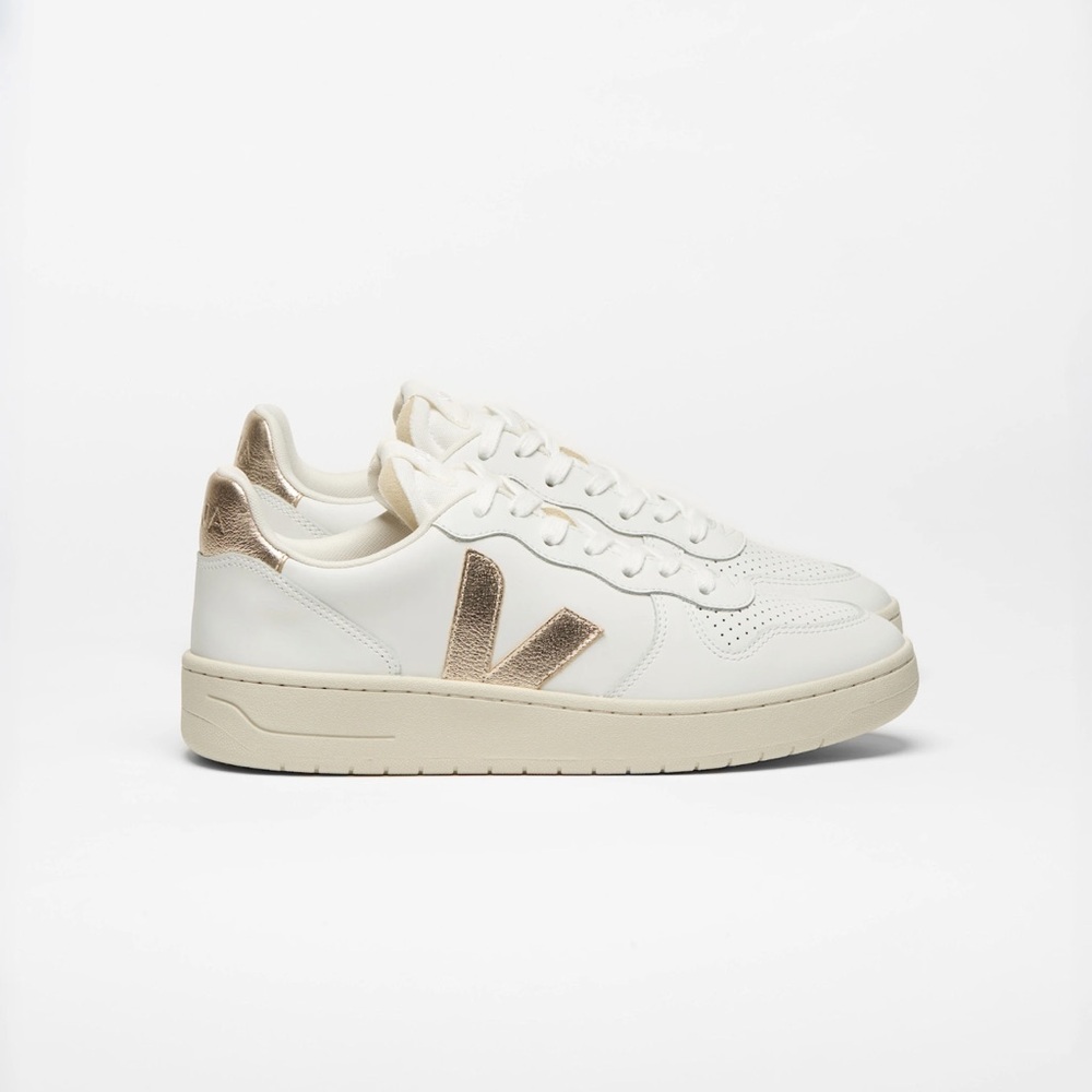 Veja V-10 LEATHER WHITE PLATINE size women’s 10